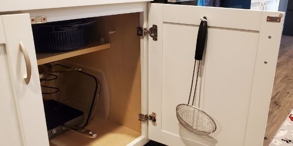 magnetic closure for kitchen cabinets