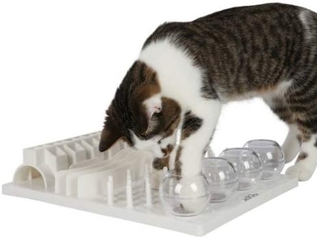 trixie interactive play board and feeder for cats